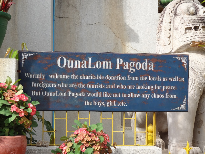 Hinweiseschild an der OunaLom Pagode in Phnom Penh